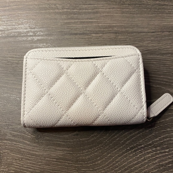 AUTHENTIC Chanel O-Porte Monnaie in White Quilted Caviar - Picture 3 of 6